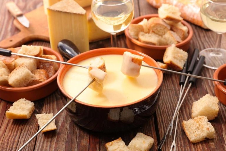 Fondue – Món Phô Mai Quốc Hồn Quốc Túy Từ Thụy Sĩ